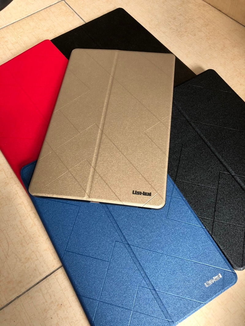 Bao Da Samsung Galaxy Tab S7 Plus T975 Da PU Hiệu Lishen này được làm bằng da trơn chất liệu cao cấp chắc chắn giúp bao da không bị bong tróc và trở nên bền bỉ hơn, bảo vệ cho chiếc tablet của bạn không bị trầy xước